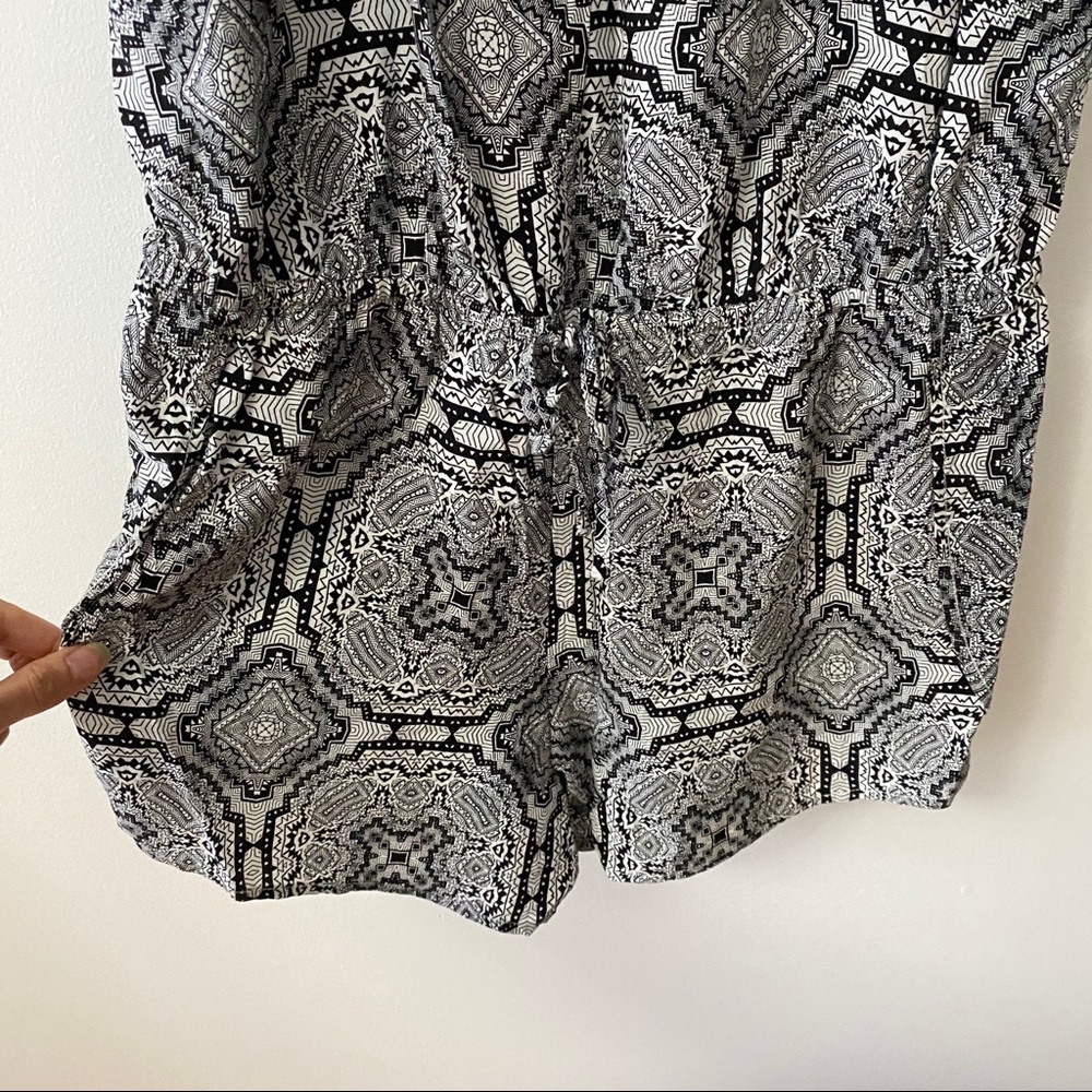 GARAGE PATTERN ROMPER - Picture 3 of 5